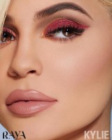 رژ لب جامد و کرمی کایلی کازمتیکس رنگ Crème Brulee حجم فول سایز